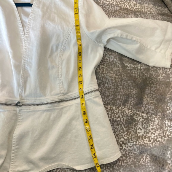 Chico's Women 3/4 Sleeve
Denim Peplum Jacket Size 3 or Large - Picture 7 of 8